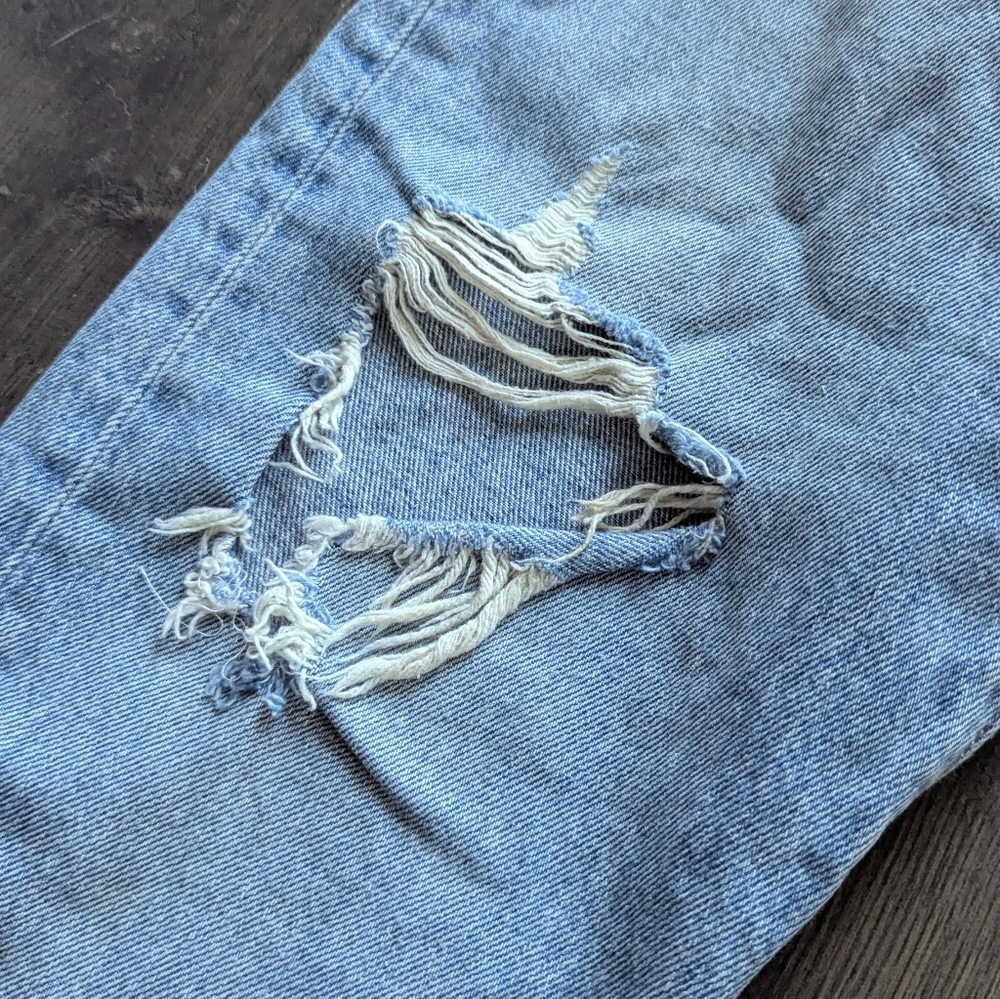 Levi's 501 Cropped Raw Hem Distressed Light Wash Button Fly Jeans - Picture 9 of 15